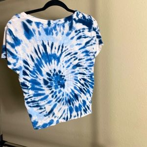 I am selling this tie for tee shirt .